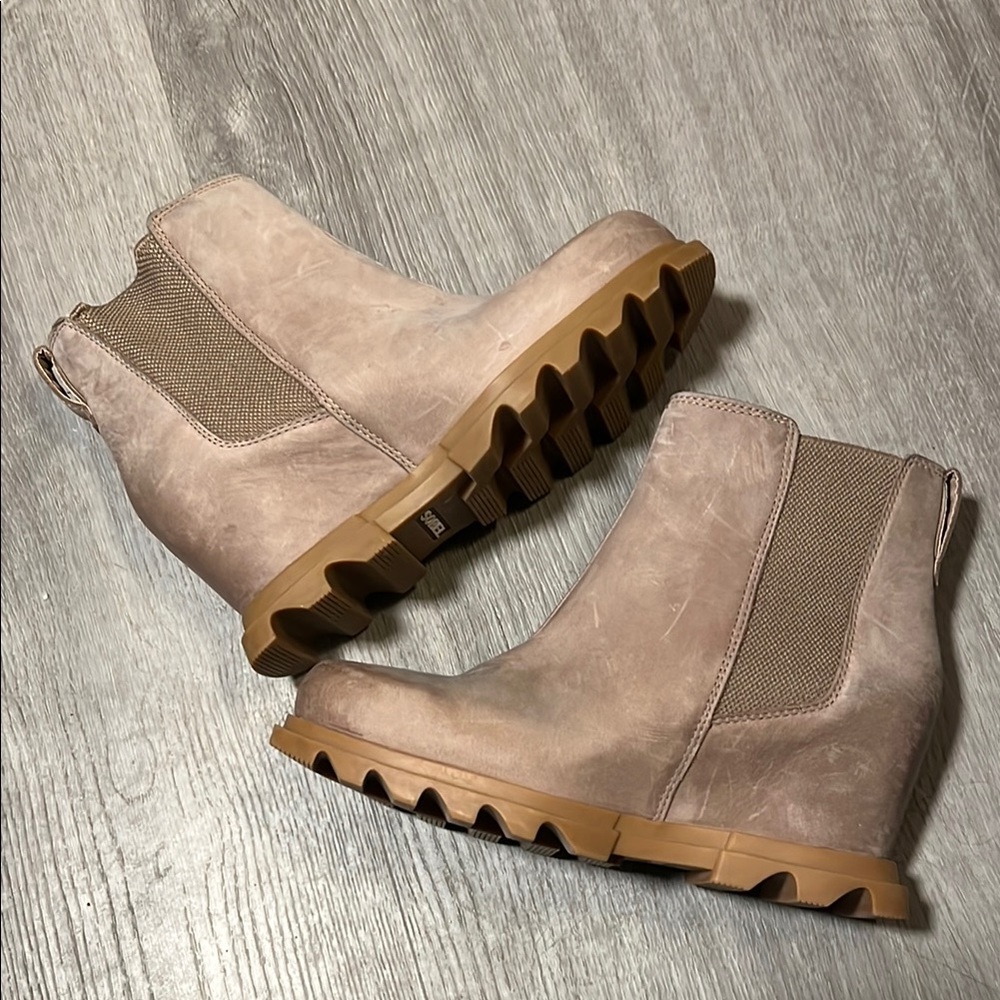 Sorel Tan Ankle Boots with Wedge Heel and Rugged Sole